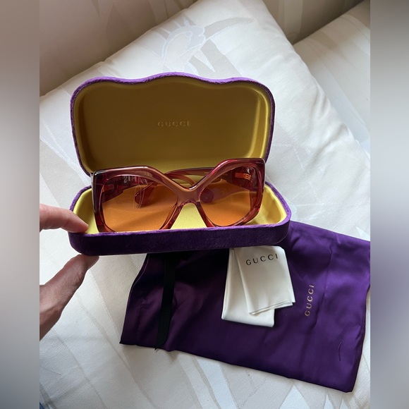 NEW $505 GUCCI SUNGLASSES. Oversized. Color: burgundy. No scratches. STUNNING - Picture 11 of 14